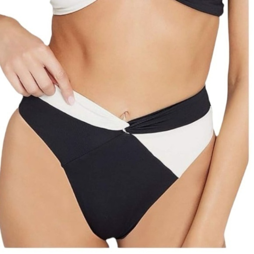 L*Space Nancy Lee Bikini Bottom Bitsy Style CBNLB21 BLC NWT Small Black & Cream